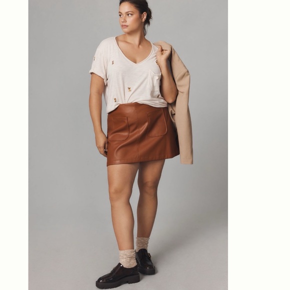 NWT Anthropologie The Lars Classic V-Neck Tee by T.La Embroidered Puppies L - Picture 7 of 11